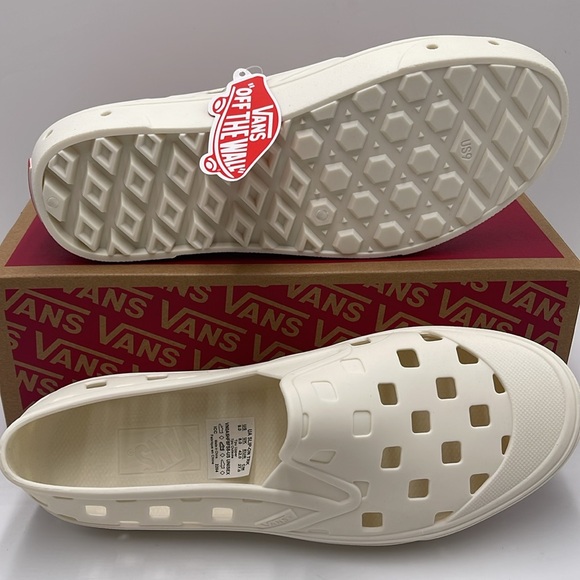 Vans Men’s Slip-On Trk
Marshmallow
VN0A5HF8FS8
Sneakers - Picture 3 of 16